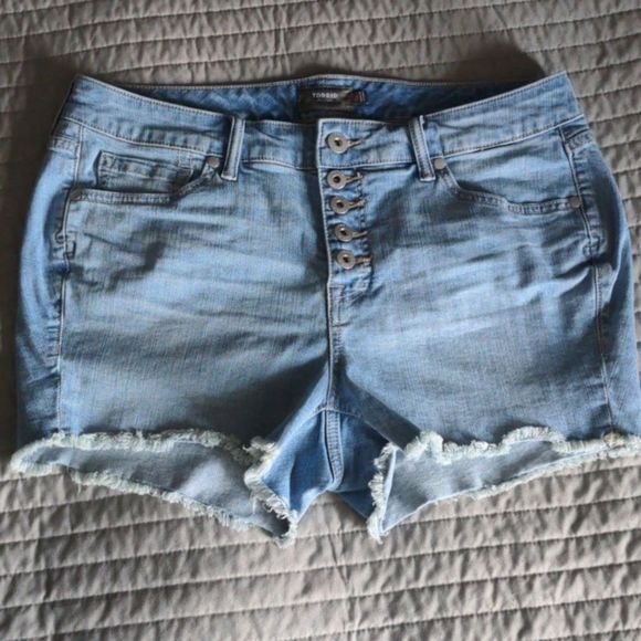 Torrid button fly shorties - Picture 3 of 6